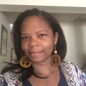 Meet your Posher, Monique